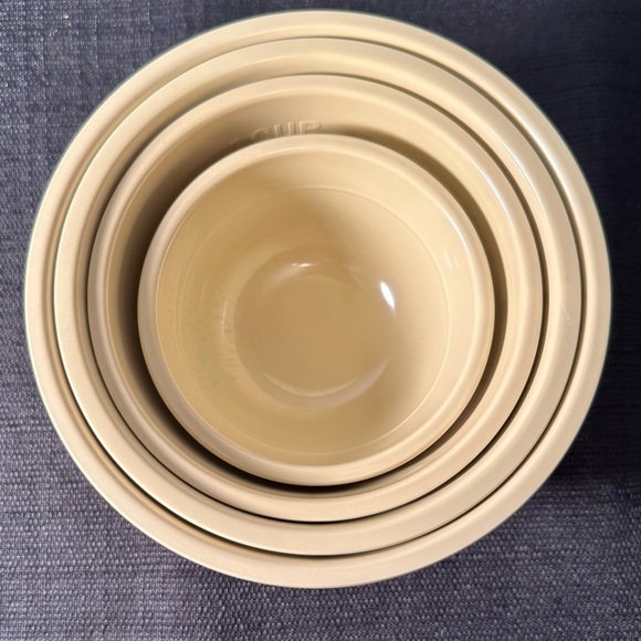 5pc Vintage Light  Yellow/beige melamine  Nesting Measuring Bowl Set 1/4-2 Cups - Picture 1 of 7
